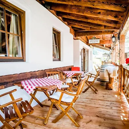 阿尔盆多夫安诺达祖马尔度假屋 图克斯