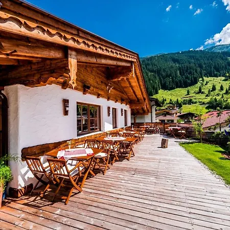 阿尔盆多夫安诺达祖马尔度假屋 *