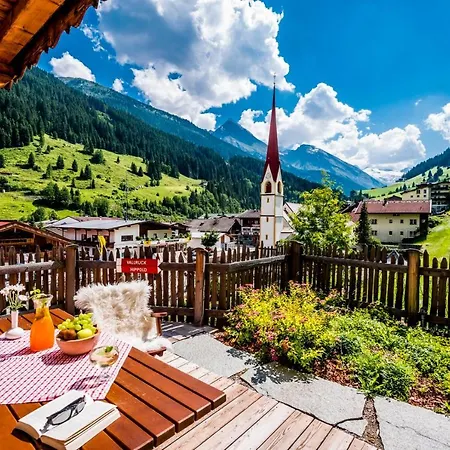 Alpendorf Anno Dazumal Chalet Tux