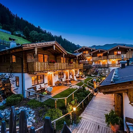 Alpendorf Anno Dazumal Chalet Tux