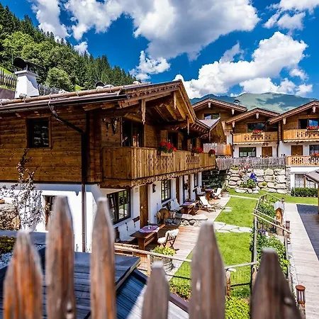 Alpendorf Anno Dazumal Chalet Tux