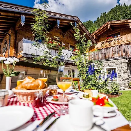 阿尔盆多夫安诺达祖马尔度假屋 *