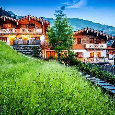 阿尔盆多夫安诺达祖马尔度假屋 图克斯