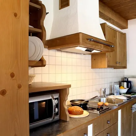 阿尔盆多夫安诺达祖马尔度假屋 * 图克斯